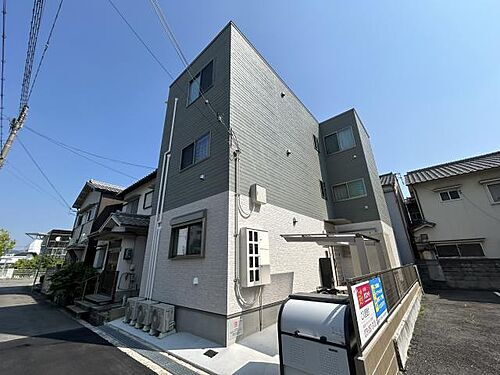 兵庫県姫路市安田４丁目 3階建 