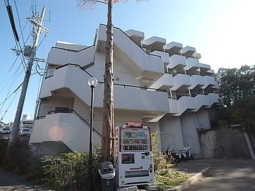 兵庫県神戸市西区伊川谷町有瀬 3階建