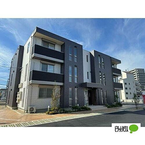 滋賀県野洲市小篠原 築2年2ヶ月 3階建