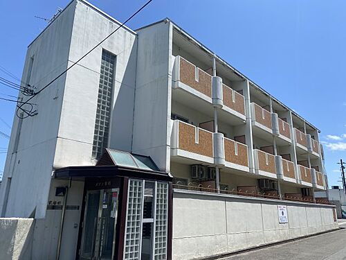 メゾン市川弐番館 3階建