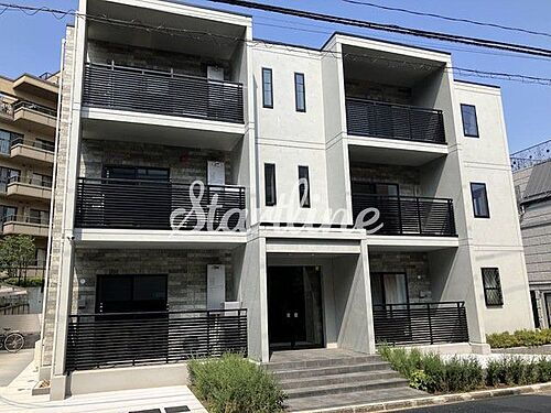 東京都新宿区河田町 3階建 