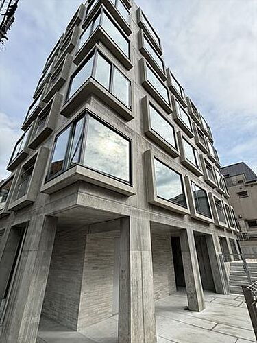 東京都新宿区四谷坂町 6階建 築1年8ヶ月