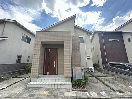 大阪府枚方市西招提町 2階建