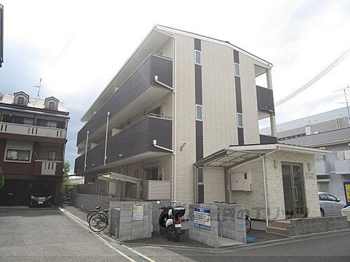 大阪府枚方市磯島北町 築6年9ヶ月 3階建