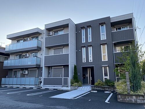 兵庫県加東市上中３丁目 3階建