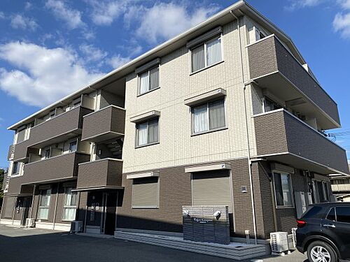 兵庫県姫路市亀山 3階建
