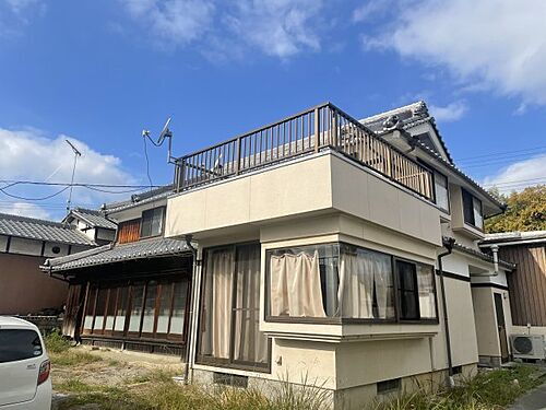 兵庫県加西市坂元町 2階建