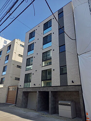 北海道札幌市中央区南五条西１１丁目 5階建 