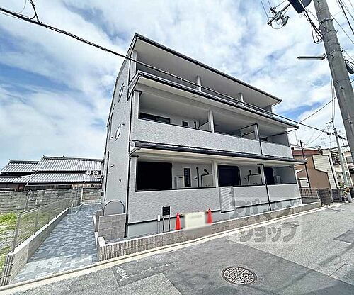 京都府京都市伏見区下中町  3階建