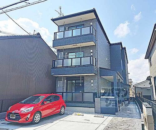 京都府京都市伏見区向島西堤町  3階建