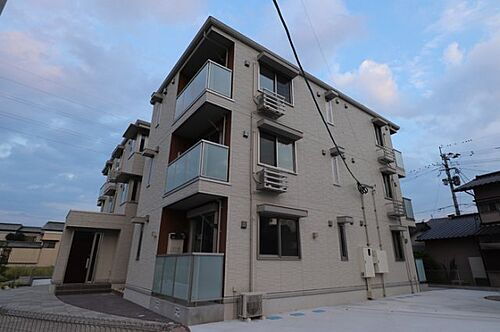 福岡県久留米市津福今町 3階建