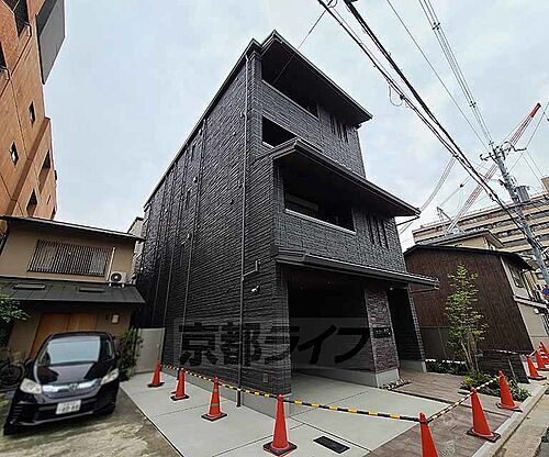 京都府京都市東山区南木之元町 築1年7ヶ月 4階建