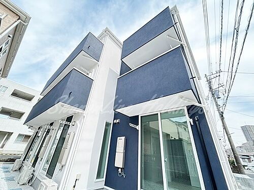 神奈川県藤沢市円行 3階建
