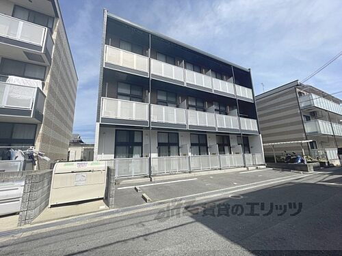 大阪府寝屋川市御幸東町 築18年8ヶ月 3階建