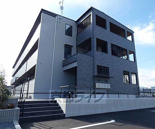 京都府京都市伏見区羽束師古川町  3階建