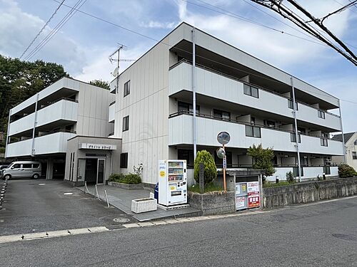 滋賀県大津市湖城が丘 3階建 築30年1ヶ月