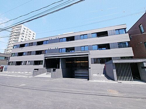 北海道札幌市中央区南二条西２３丁目 3階建 築2年1ヶ月