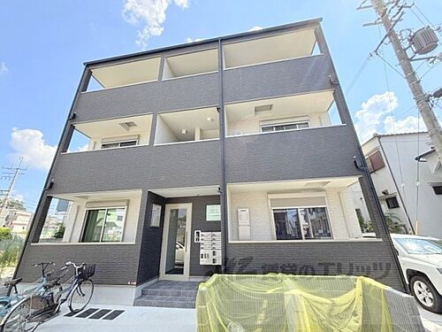 大阪府枚方市南中振２丁目 築1年10ヶ月 3階建