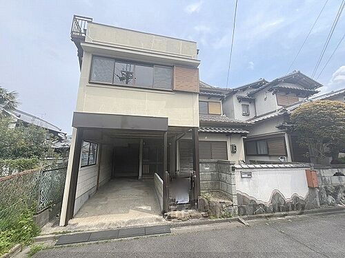奈良県御所市栄町 2階建