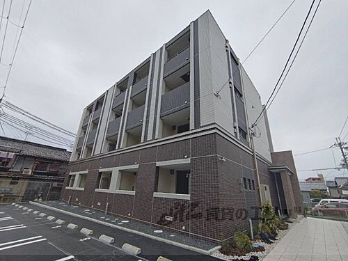 奈良県天理市川原城町 4階建 