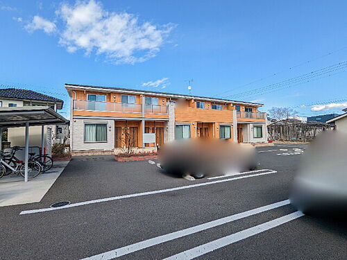 群馬県伊勢崎市茂呂町２丁目 2階建 築6年4ヶ月