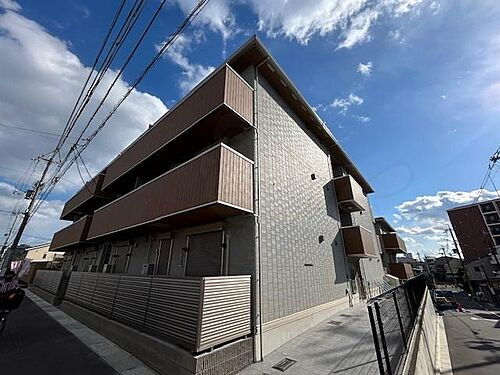 京都府京都市右京区西京極殿田町 築1年未満 3階建