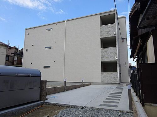 大阪府寝屋川市大利元町 築6年1ヶ月 3階建