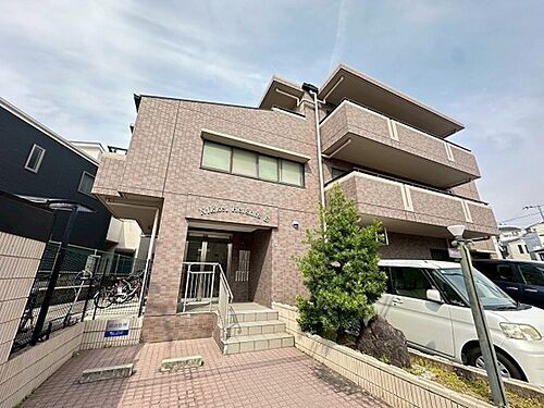 大阪府豊中市東泉丘１丁目 3階建
