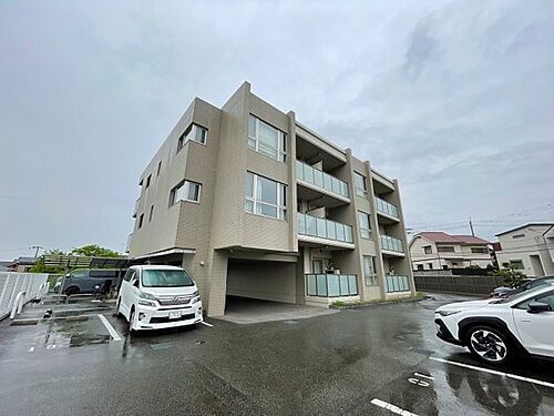 大阪府吹田市千里山竹園１丁目 3階建