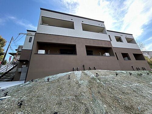 兵庫県川西市花屋敷１丁目 2階建 築1年5ヶ月