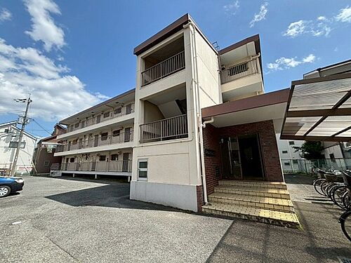 大阪府茨木市丑寅２丁目 築39年11ヶ月 3階建