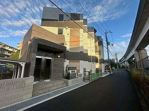 大阪府茨木市東奈良２丁目 4階建 