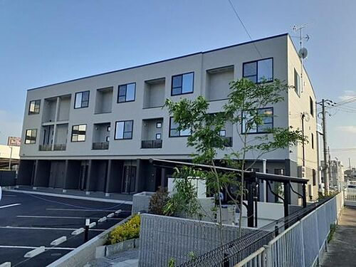 大阪府堺市西区鳳中町１０丁 3階建 築1年6ヶ月
