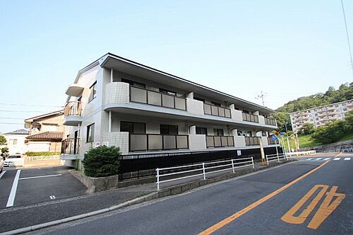 ハイツ戸坂 2階建