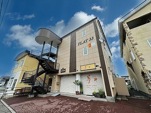 フラット３３ 3階建