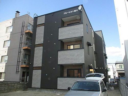 ブルーヒルト 3階建