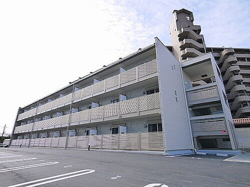 奈良県大和郡山市九条町 3階建