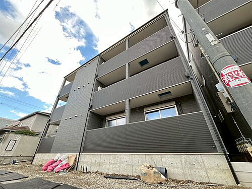 大阪府藤井寺市道明寺４丁目  3階建