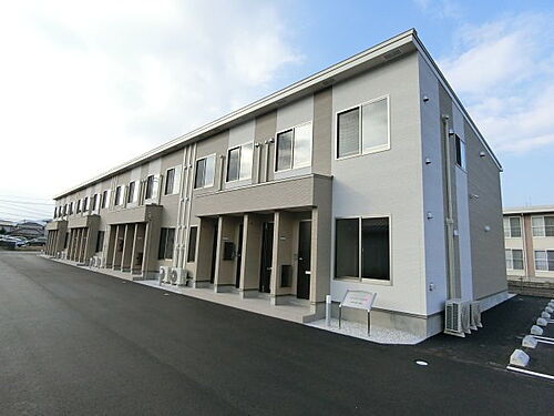 シャイニーヒルズ