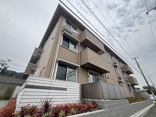 兵庫県神戸市東灘区本山北町１丁目 築1年6ヶ月 3階建