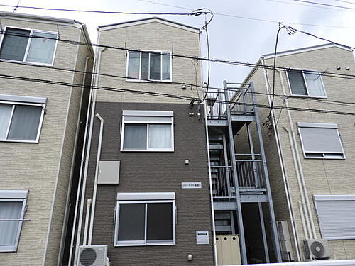 神奈川県横浜市磯子区滝頭３丁目 3階建