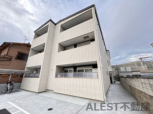 大阪府堺市西区菱木２丁  3階建