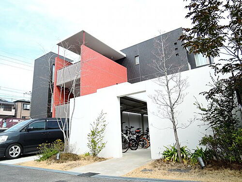 大阪府高槻市北昭和台町 築11年9ヶ月 3階建