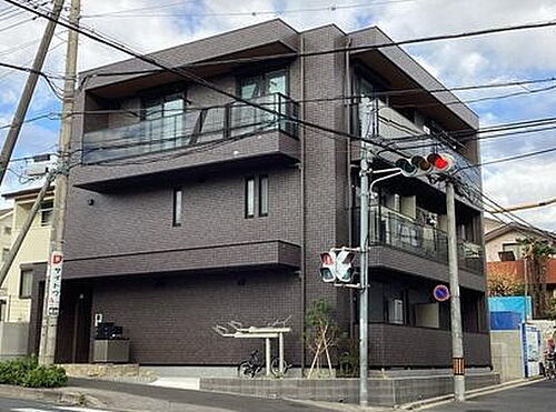埼玉県さいたま市浦和区神明１丁目 3階建