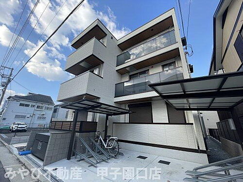 兵庫県西宮市上甲子園４丁目 築1年4ヶ月 3階建