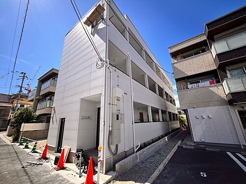 大阪府堺市西区鳳東町３丁  3階建