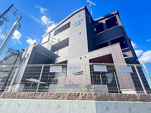 大阪府藤井寺市御舟町  3階建