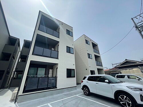 大阪府羽曳野市島泉１丁目 築1年10ヶ月 3階建