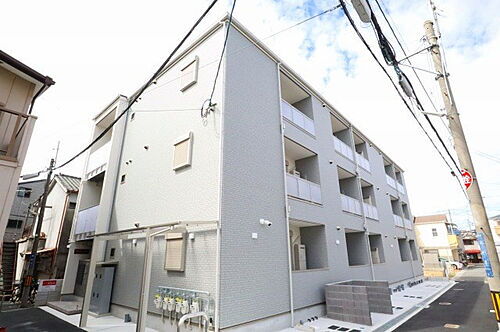 大阪府寝屋川市錦町 築3年3ヶ月 3階建