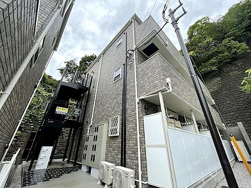 神奈川県横浜市南区八幡町 3階建